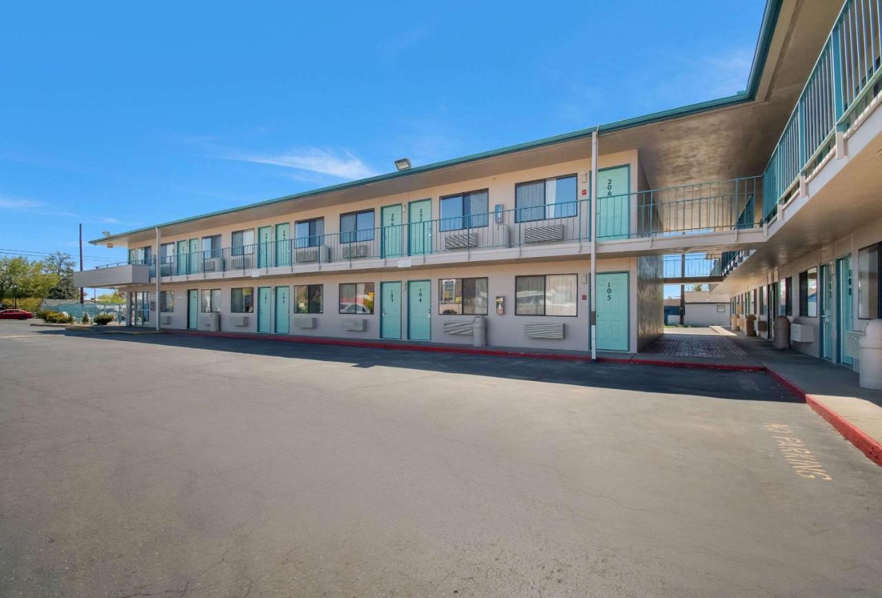 Econo Lodge Якима Екстериор снимка