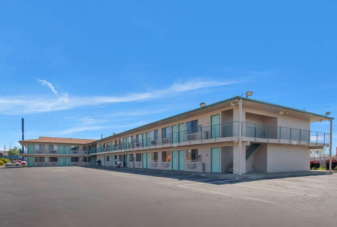 Econo Lodge Якима Екстериор снимка