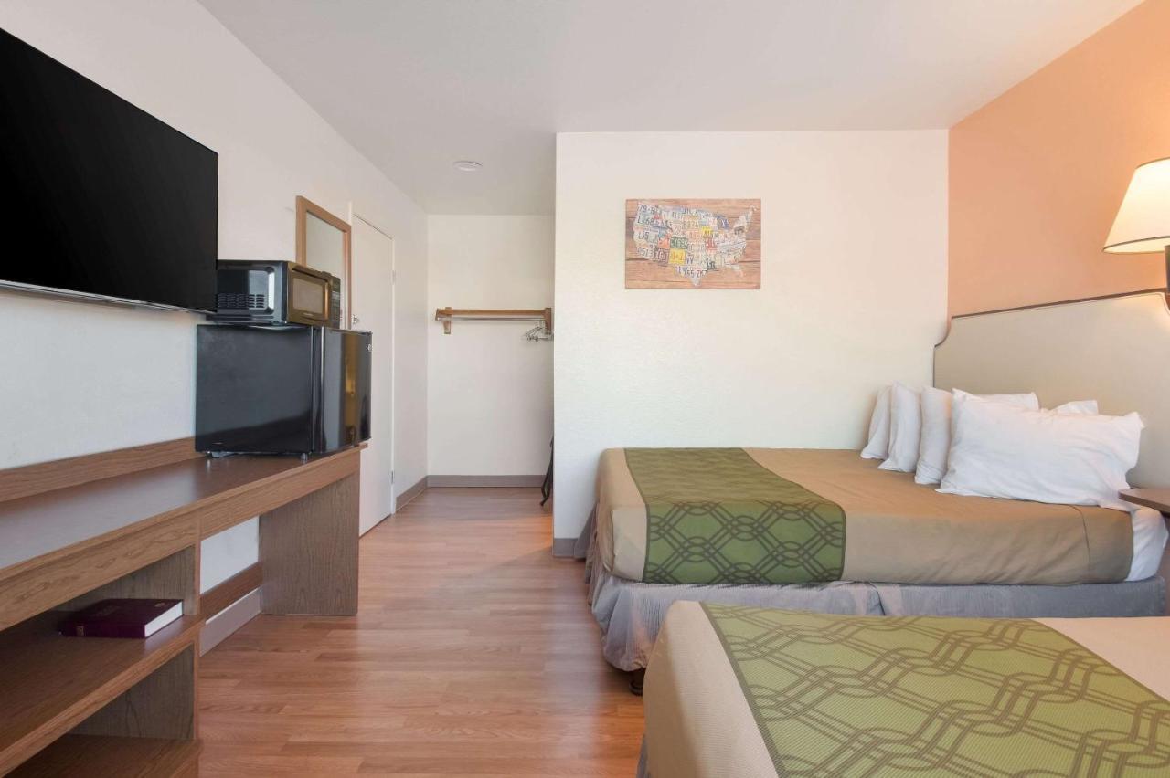 Econo Lodge Якима Екстериор снимка